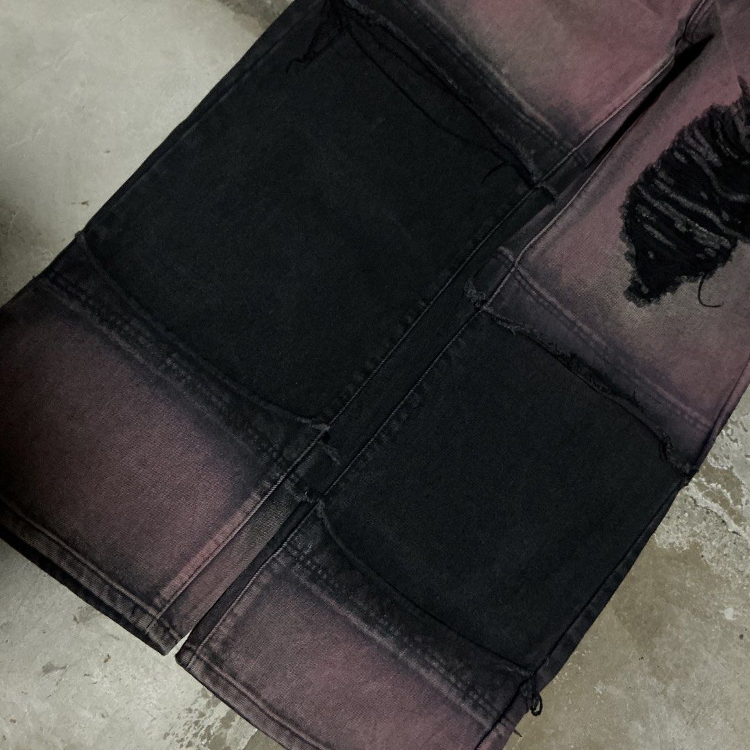 SUPER HQ DISTRESSED BAGGY DENIM PANTS (Category: Jeans) located in Pasig City. Submitted by maj3sty (Listing ID 1457299091, Image 3). Description: LAST PRICE POSTED NA PO 🫶 OFFERS WILL NOT BE ENTERTAINED. SORRY! Type: baggy pants, super HQ fabric Measurements: (medida size) - Waist: 31-32 | 33 sagad - Length: 42 - Thighs: 13.5 - Hem: 10.5 🗣️ GANDAAA !!! NO ISSUEEEE 🗣️ SUPERB QUALITY - makinis, hard, makapal, non stretch 🗣️ sobrang nice ng fit