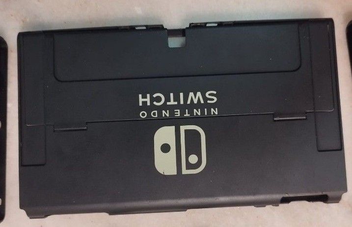Switch accessory (Category: Cases & Covers) located in Singapore. Submitted by dayng (Listing ID 1442311439, Image 3). Description: Good condition All for $5.