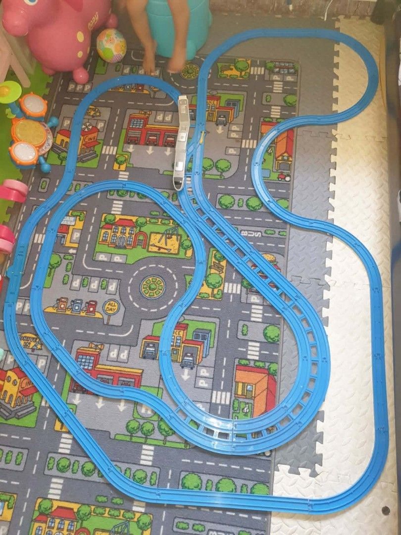 Takara tomy train (Category: Vehicle & Diecast Models) located in Manila. Submitted by hamzakaram11510 (Listing ID 1457155968, Image 3). Description: 3 sets available with trains good for take all or per set ask for details.