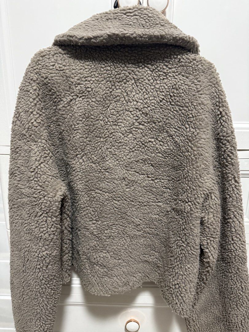 Teddy Reversible Jacket (Large) (Category: Coats, Jackets and Outerwear) located in San Fernando. Submitted by annieprelovedshop (Listing ID 1457317580, Image 2). Description: Teddy Jacket Reversible - Good Condition .
