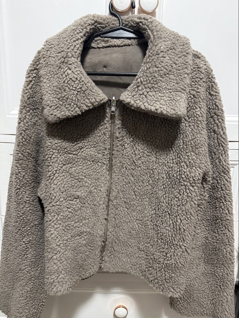 Teddy Reversible Jacket (Large) (Category: Coats, Jackets and Outerwear) located in San Fernando. Submitted by annieprelovedshop (Listing ID 1457317580, Image 1). Description: Teddy Jacket Reversible - Good Condition .