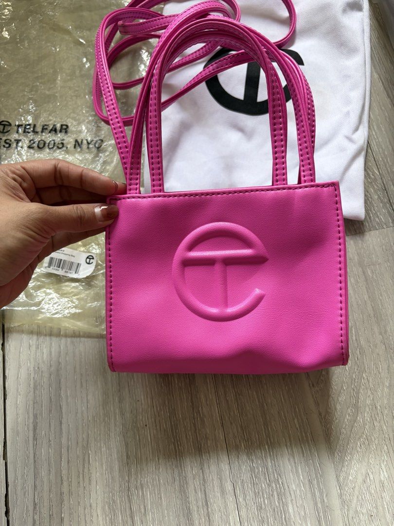 Telfar small shopping bag (Category: Luxury Bags & Wallets) located in Mandaluyong City. Submitted by shopthegavins (Listing ID 1457195132, Image 2). Description: .