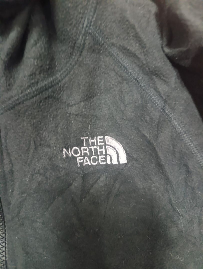 THE NORTH FACE WOMENS FLEECE JACKET (Category: Coats, Jackets and Outerwear) located in Angeles City. Submitted by kc_archvs (Listing ID 1457158023, Image 2). Description: Size on tag: L Dimes: 20x24 500php issue: minimal lints if delivery +sf.