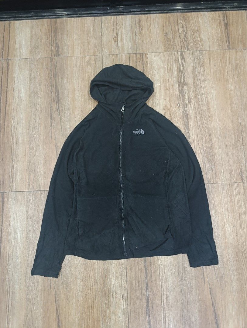 THE NORTH FACE WOMENS FLEECE JACKET (Category: Coats, Jackets and Outerwear) located in Angeles City. Submitted by kc_archvs (Listing ID 1457158023, Image 1). Description: Size on tag: L Dimes: 20x24 500php issue: minimal lints if delivery +sf.