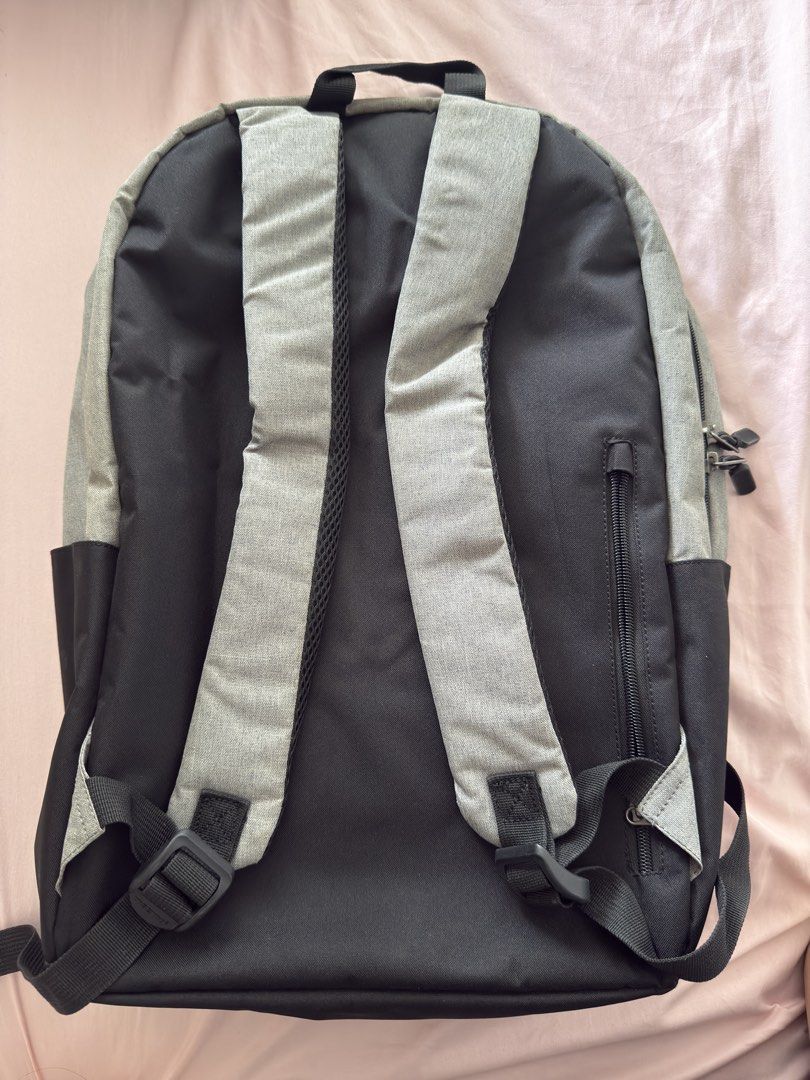 Tigernu Laptop Bag (Category: Laptop Bags & Sleeves) located in Makati City. Submitted by thisisshy (Listing ID 1457211744, Image 2). Description: Grey/Black Nylon material Laptop bag Can fit 14-15" laptop.