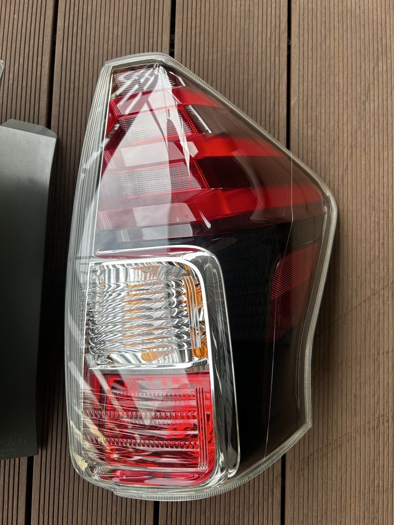 Toyota Prius Gs後車燈 (一套) （分類：改裝、內外零件）位於 Hong Kong。 由 calmstone.6ec72f 提交（商品編號 1457244927，圖片 2）。簡介： 一套 Toyota Prius Gs後車燈，左右邊都有。睇落新淨，冇花冇爛。升級更換，功能正常。有興趣就問下啦。
