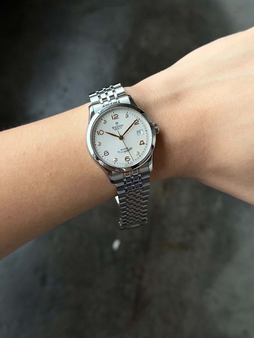 Tudor Geneve Automatic Watch (Category: Luxury Watches) located in Caloocan City. Submitted by _syddd (Listing ID 1457271147, Image 3). Description: ‼️PLS DO NOT GRAB OUR PHOTOS‼️ Shop: watchlandph T. 1926 White Dial with 5 Diamonds Ref. 91450 Year 2026 Brand new Complete set with box, manual, warranty card 36mm diameter Sapphire Crystal Stainless steel Price: 120k ✅ Below SRP of 180k ‼️ - Tudor Self-Winding Automatic Watch - White Textured Dial 