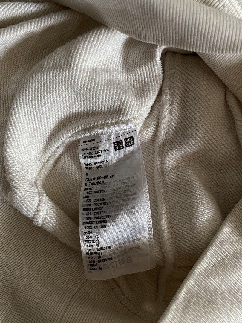 Uniqlo Off White Cream Pullover Hoodie (Category: Coats, Jackets and Outerwear) located in Quezon City. Submitted by dcbys (Listing ID 1457201766, Image 2). Description: never used like bnew small on tag fit to med .