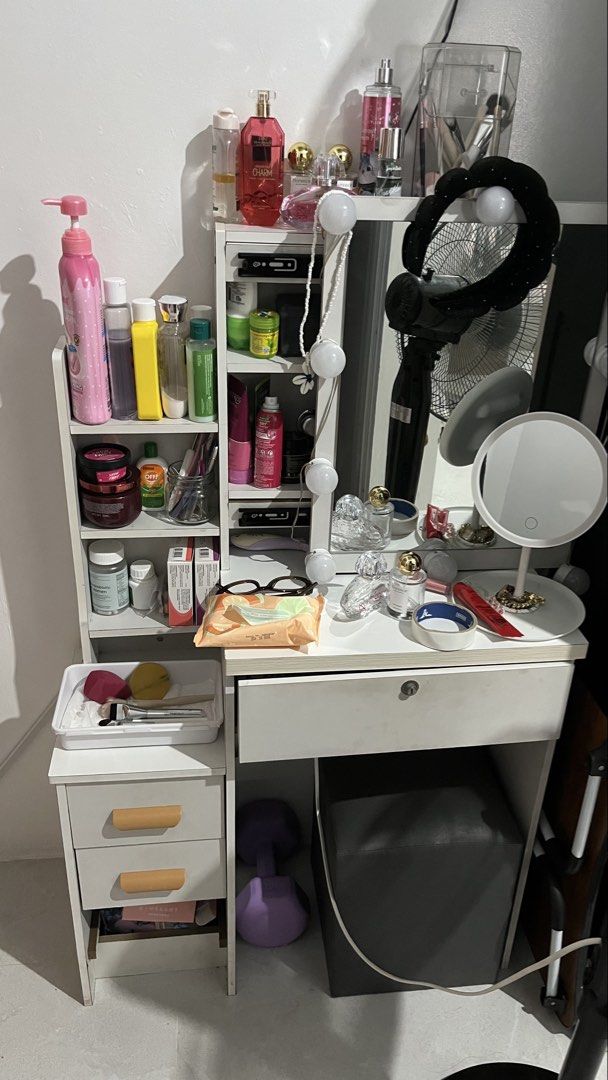 Vanity Mirror (Category: Mirrors) located in Pasay City. Submitted by vasthorse-1a64 (Listing ID 1457147470, Image 2). Description: Vanity Mirror with lights- flaw as seen in The photo missing one drawer. Other than that everything is good..