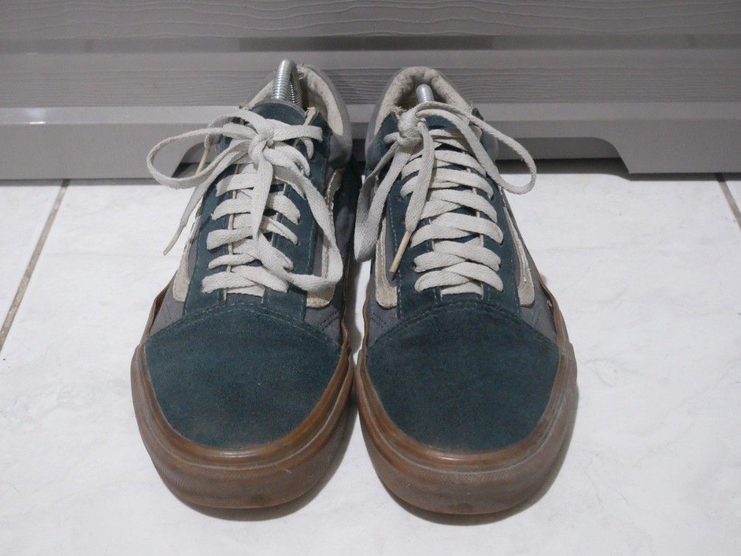 Vans Old Skool Gum Sole Sneakers Teal Grey (Category: Sneakers) located in Quezon City. Submitted by buniebuns (Listing ID 1457232129, Image 3). Description: - Classic Vans Old Skool sneakers - Teal - Gum sole needs a bit of cleaning 8/10 condition can do: meetups/lalamove/jnt&lbc + sf .