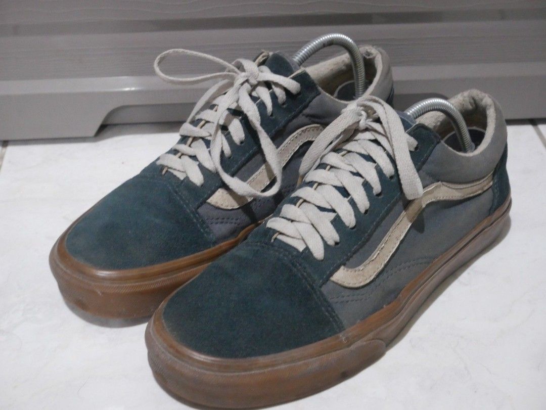 Vans Old Skool Gum Sole Sneakers Teal Grey (Category: Sneakers) located in Quezon City. Submitted by buniebuns (Listing ID 1457232129, Image 1). Description: - Classic Vans Old Skool sneakers - Teal - Gum sole needs a bit of cleaning 8/10 condition can do: meetups/lalamove/jnt&lbc + sf .