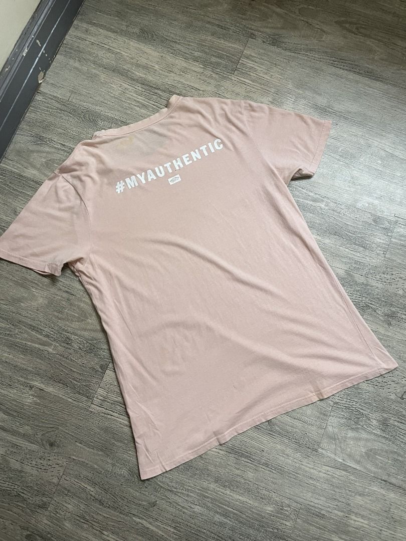 VANS TSHIRT (Category: Activewear) located in Caloocan City. Submitted by chapter_01 (Listing ID 1457198668, Image 2). Description: - Authentic - No issues, Slightly used only - Need wash only Size: M to L 20X28.