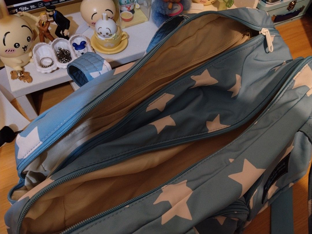 Vanwalk Bubble Island Blue Star Print Duffel Bag (Category: Shoulder Bags) located in Mandaluyong City. Submitted by denniisells (Listing ID 1457288862, Image 2). Description: RFS: haven't used this in a bit + I don't rlly vibe with it anymore negotiable !!!.