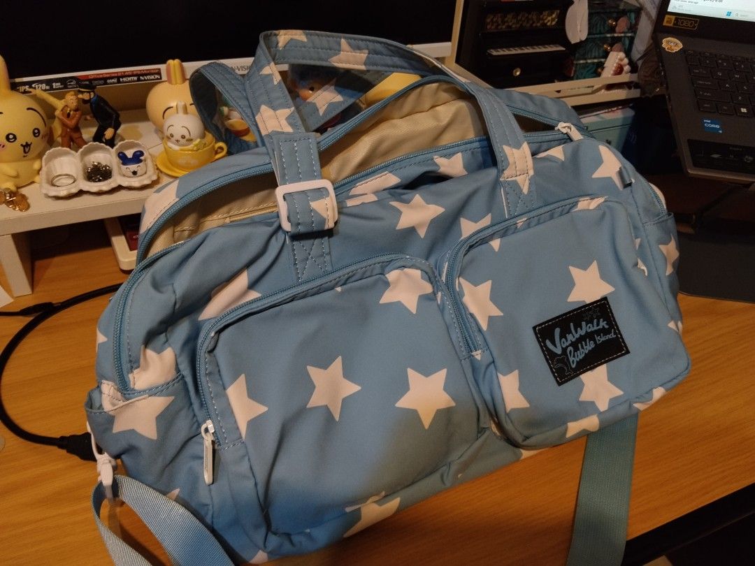 Vanwalk Bubble Island Blue Star Print Duffel Bag (Category: Shoulder Bags) located in Mandaluyong City. Submitted by denniisells (Listing ID 1457288862, Image 1). Description: RFS: haven't used this in a bit + I don't rlly vibe with it anymore negotiable !!!.