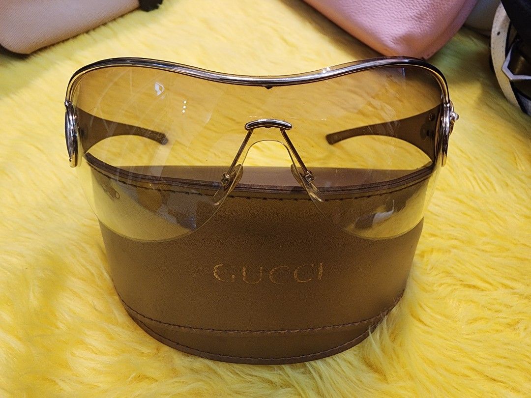 Vintage Gucci Bee Aviator (Category: Luxury Accessories) located in San Nicolas. Submitted by lapofluxuryatelier (Listing ID 1455638867, Image 1). Description: .