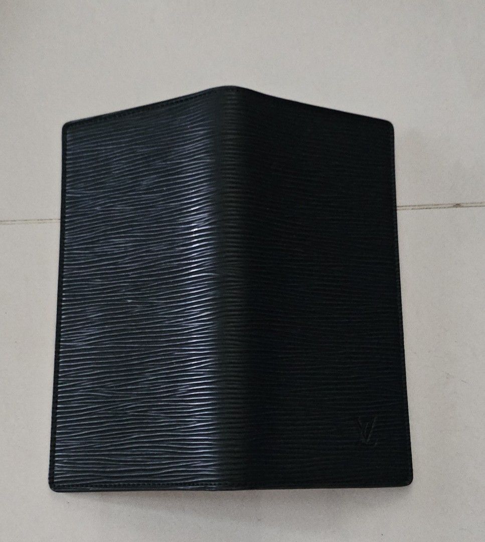Wallets (Category: Bags & Wallets) located in Singapore. Submitted by minion_cafe (Listing ID 1457230543, Image 3). Description: - Selling 3 black wallets: - 1 Genuine Epi leather long wallet - 1 Genuine bifold leather wallet - 1 Genuine textured bifold leather wallet - Prices are indicated on each photo..