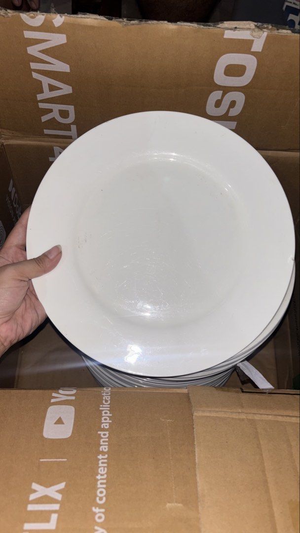 White Ceramic Dinner Plates (Take all) (Category: Dinnerware & Cutlery) located in San Antonio. Submitted by raizacerteza (Listing ID 1457264362, Image 2). Description: - 30pcs Set of white dinner plates - Ideal for everyday use or special occasions - Inquire if you have questions.