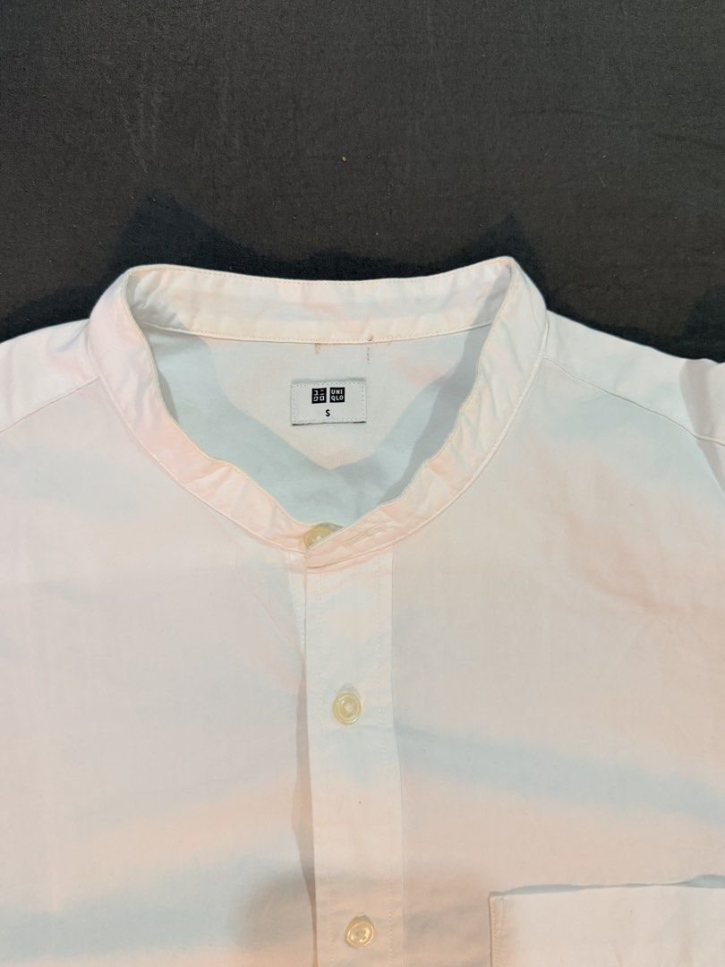 White Uniqlo Button Down (Category: Tshirts & Polo Shirts ) located in Cebu City. Submitted by medicalcookie (Listing ID 1457293958, Image 2). Description: White Uniqlo Button Down Chinese like collar No stains, very white Size small.