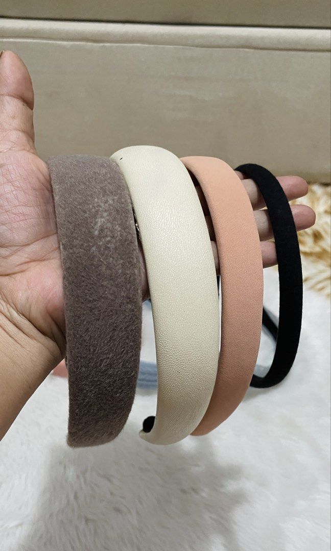 Women’s hair accessories bundle 3 (Category: Hair Accessories) located in Quezon City. Submitted by sissymissy1527 (Listing ID 1457147831, Image 2). Description: For take all 7pcs Yong iba meron signs of usage but no major issue Lahat usable Selling as is where is.