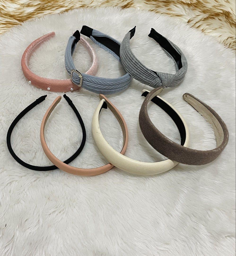 Women’s hair accessories bundle 3 (Category: Hair Accessories) located in Quezon City. Submitted by sissymissy1527 (Listing ID 1457147831, Image 1). Description: For take all 7pcs Yong iba meron signs of usage but no major issue Lahat usable Selling as is where is.