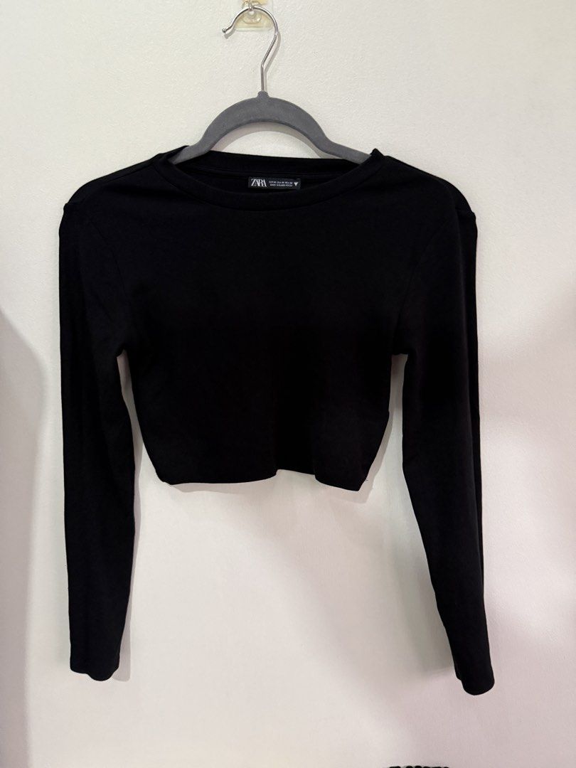 Zara Black Long Sleeve Cropped Top (Category: Longsleeves) located in Muntinlupa City. Submitted by jtarchive (Listing ID 1457257348, Image 1). Description: - Zara black long sleeve crop top - Crew neck style - Made in Bangladesh - Simple and versatile for dressing up or down - Great for layering or wearing solo.