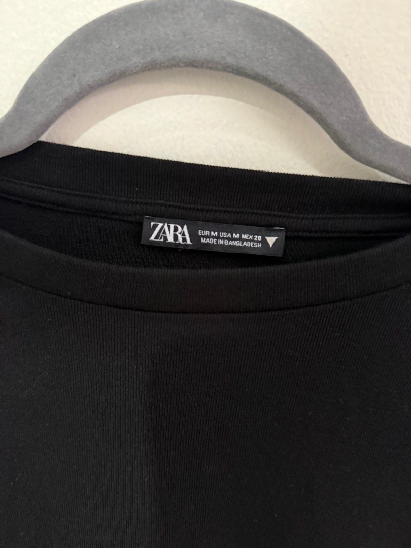 Zara Black Long Sleeve Cropped Top (Category: Longsleeves) located in Muntinlupa City. Submitted by jtarchive (Listing ID 1457257348, Image 2). Description: - Zara black long sleeve crop top - Crew neck style - Made in Bangladesh - Simple and versatile for dressing up or down - Great for layering or wearing solo.