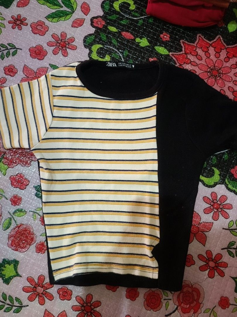 ZARA Striped and Black Top (Category: Longsleeves) located in Guagua. Submitted by mxrll (Listing ID 1457161570, Image 1). Description: SMALL TO MED CROP TOP ZARA jnt courier.