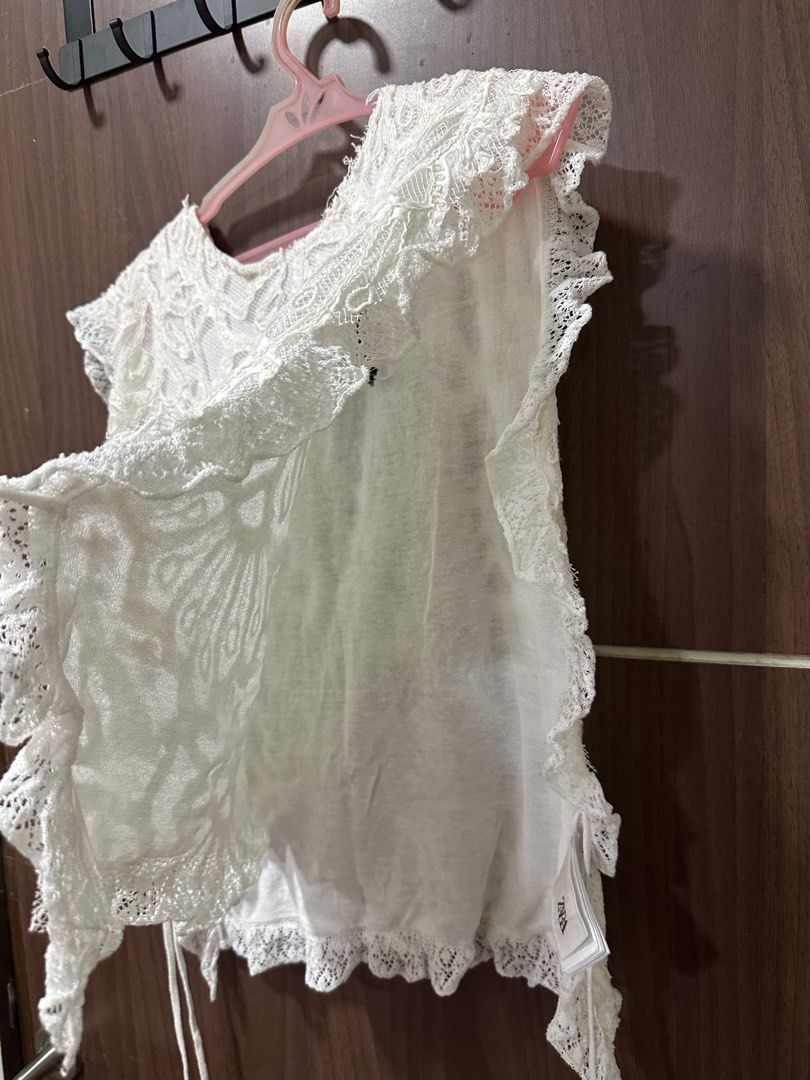 ZARA White Lace Embroidered Ruffle Blouse Top (Category: Blouses) located in Quezon City. Submitted by mnlfashion (Listing ID 1457275539, Image 3). Description: Large on tag but best fits medium! See detail on side: it doesn’t really close; it has ties on both sides to keep the front and back together so you need an inner or can use as beach cover up Cute design but nowhere to use it for white, cream, lace, embroidered, eyelet, crochet, ruffle, s