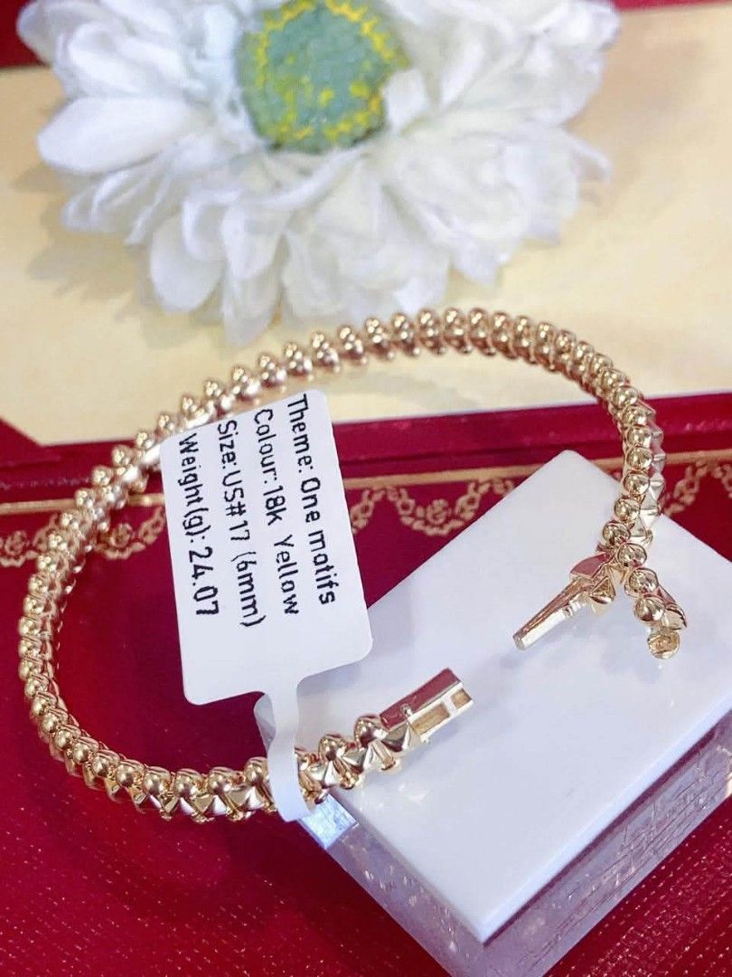 18k HongKong setting gold clash de Cartier bangle (Category: Bracelets) located in Manila. Submitted by bhelgoldseller2ndaccount (Listing ID 1457415362, Image 2). Description: New!!✨New!!✨New!! 18k HongKong setting Gold 9200/g 💯pawnable/naisasanla 💯with high appraisal rate 💯good investment 💯Direct supplier price 👉OPEN for resellers 🌺please take time to evaluate their actual sizes and grams 👉Best panggift for all occasions ✅ Sold per grams 