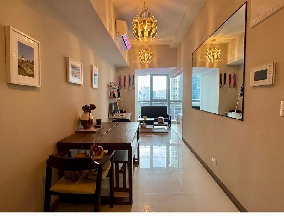 1-Bedroom Unit at Uptown Parksuites (Category: Apartments & Condos) located in Taguig. Submitted by jayroddanganan (Listing ID 1457404389, Image 2). Description: Property Code: DS88-005471 Location: BGC, Taguig City Property Details Project: Uptown Parksuites Floor Area: 37 sqm Bedrooms: 1 Bedroom Bathrooms: 1 Toilet & Bath Furnishing: Fully Furnished Title Status: Clean Title Property Features ✔ 37 sqm 1-bedroom unit ✔ Never been rented ✔ Fully 