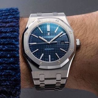 (Category: ) located in . Submitted by 0000watchcollectsg (Listing ID 1457367658, Image 1). Description: .