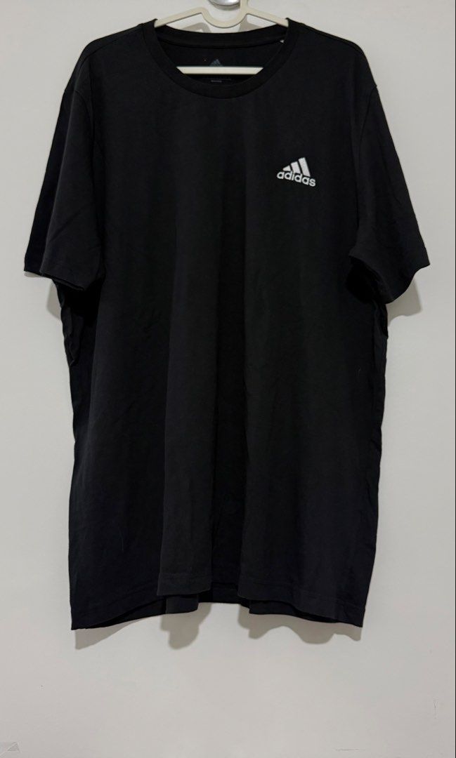 Adidas Essentials Embroidered Small Logo T-shirt (Category: Tshirts & Polo Shirts ) located in Naga. Submitted by tiindahunts (Listing ID 1457462552, Image 1). Description: From Dubai box! Chest length 25" Length 31" Laid flat.