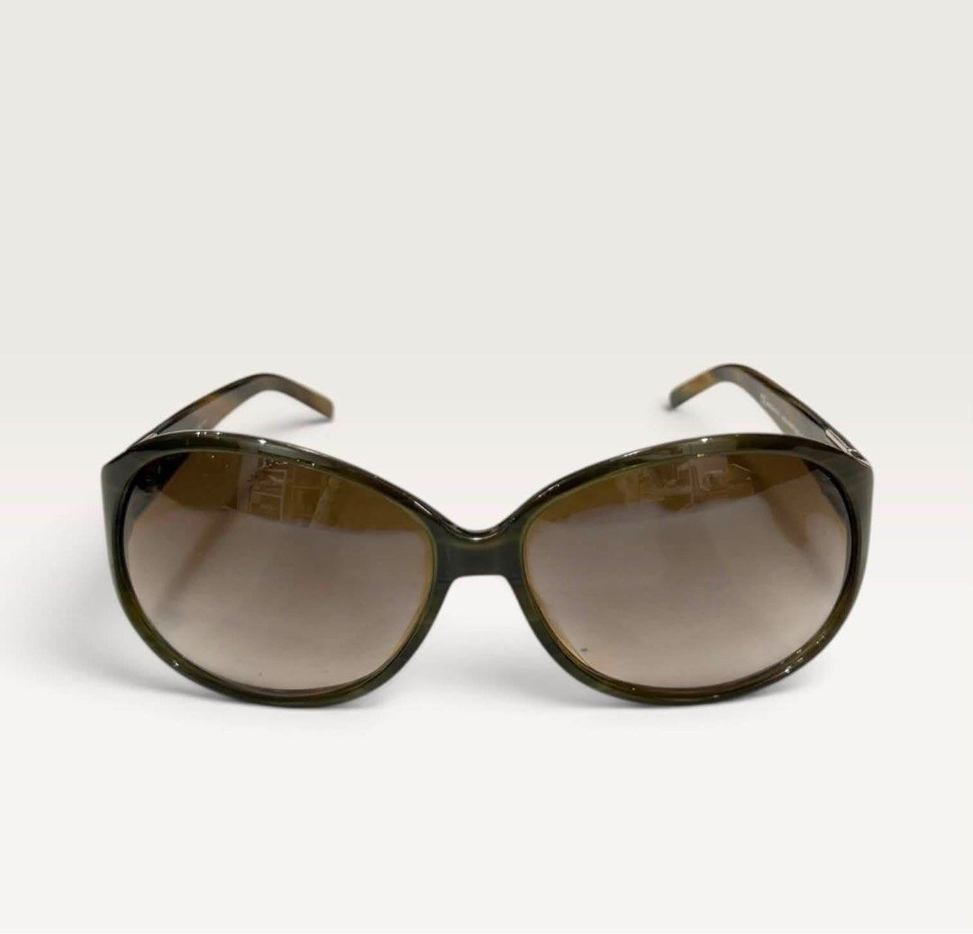 Alexander McQueen Sunglasses (Category: Luxury Accessories) located in Antipolo. Submitted by leauthenticite2022 (Listing ID 1457461056, Image 1). Description: 🔖P4999 lang! Mcqueen sunnies With provided case Lightly used condition Onhand & Ready to ship.