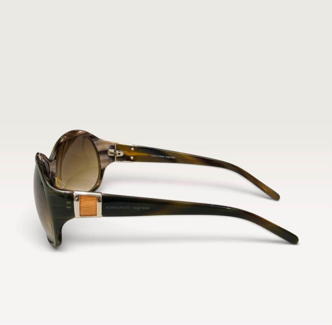 Alexander McQueen Sunglasses (Category: Luxury Accessories) located in Antipolo. Submitted by leauthenticite2022 (Listing ID 1457461056, Image 3). Description: 🔖P4999 lang! Mcqueen sunnies With provided case Lightly used condition Onhand & Ready to ship.