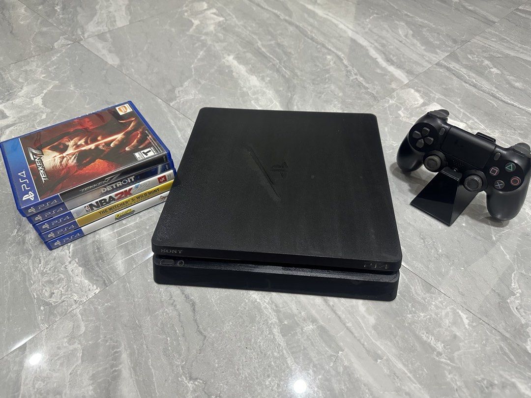 All in the photo, all working well. (Category: Laptops & Notebooks) located in Manila. Submitted by kimmm.cloud (Listing ID 1457511166, Image 3). Description: PS4 with one remote and multiple good condition games..