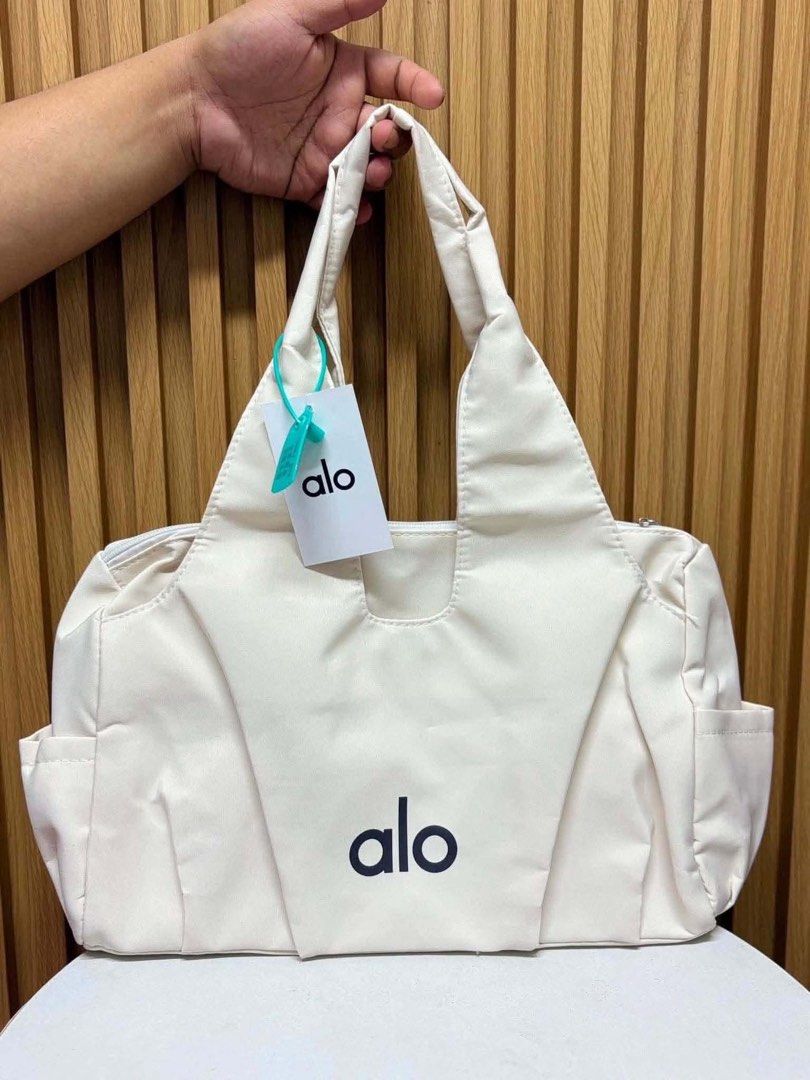 Alo Shoulder Bag (Category: Shoulder Bags) located in Quezon City. Submitted by stuffs.hellyy (Listing ID 1457434904, Image 2). Description: .