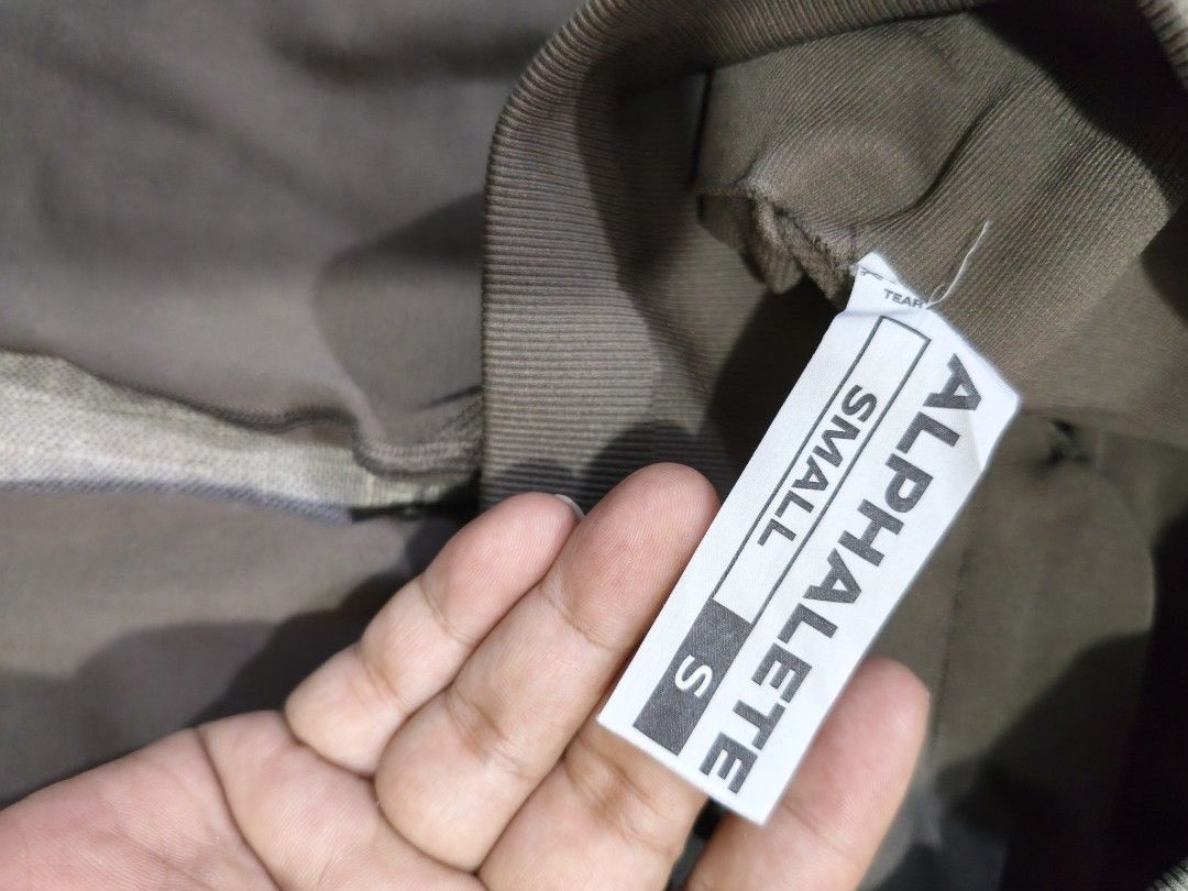 Alphalete Seamless Leggings - Size Small - Brown (Category: Activewear) located in Marikina City. Submitted by noemitee (Listing ID 1457419117, Image 3). Description: - Alphalete seamless leggings - Color: Brown - Size: Small - Ribbed texture details on legs - Comfortable and stretchy material - Ideal for workouts or casual wear.