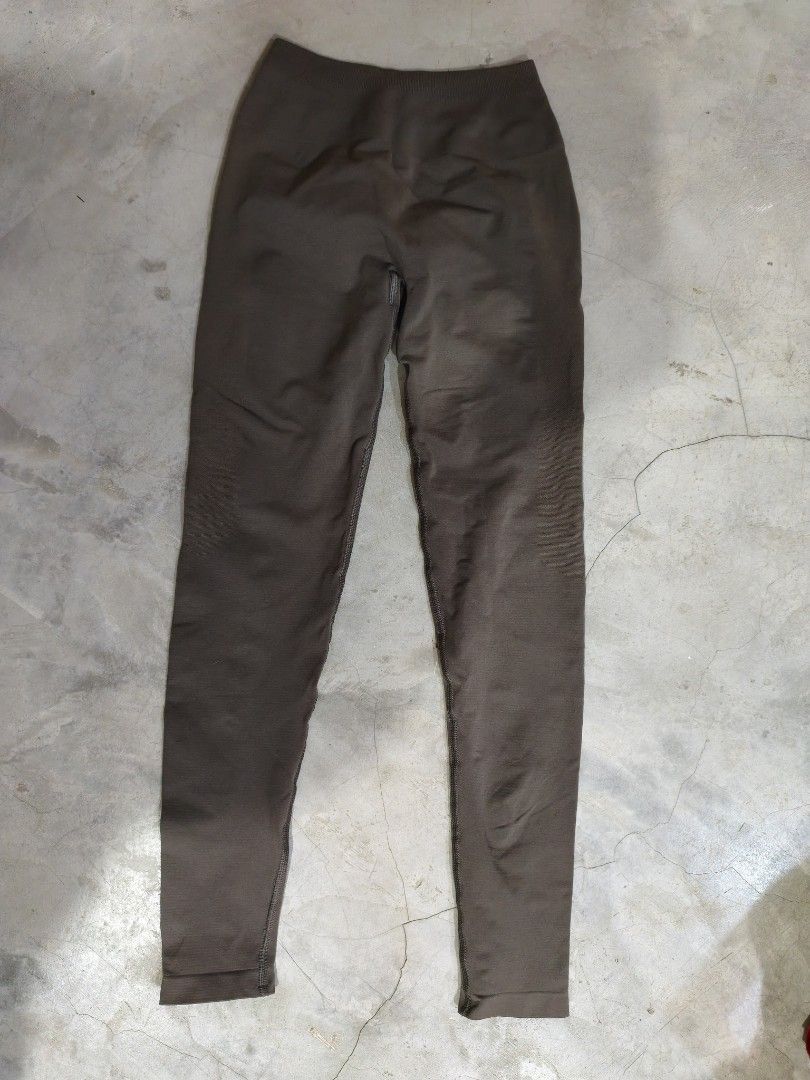 Alphalete Seamless Leggings - Size Small - Brown (Category: Activewear) located in Marikina City. Submitted by noemitee (Listing ID 1457419117, Image 1). Description: - Alphalete seamless leggings - Color: Brown - Size: Small - Ribbed texture details on legs - Comfortable and stretchy material - Ideal for workouts or casual wear.