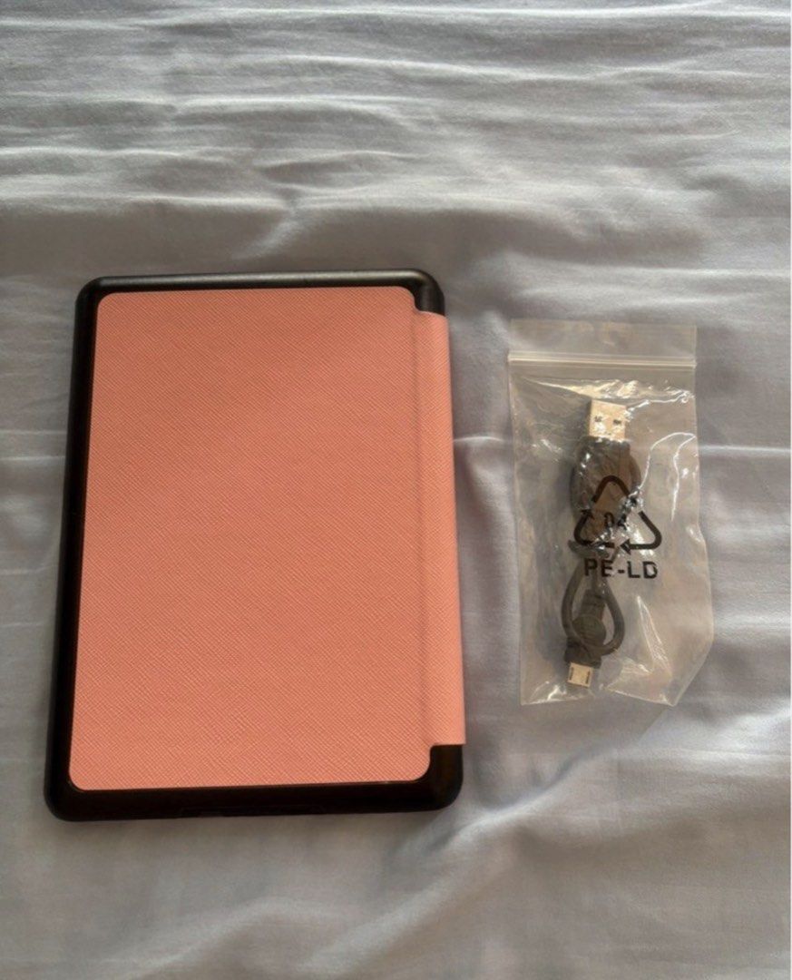 Amazon Kindle Paperwhite 2018 - 10th Gen (Category: E-Readers) located in Makati City. Submitted by shukufukucy (Listing ID 1457471656, Image 2). Description: Amazon Kindle Paperwhite 2018 - 10th Gen (with Pink Case Cover) bought price : Php 11,040.00 selling price : Php 6,000.00 * 8GB internal storage * Waterproof design for worry-free reading * Glare-free display, similar to real paper * Comes with a stylish pink case cover * Includes charging 
