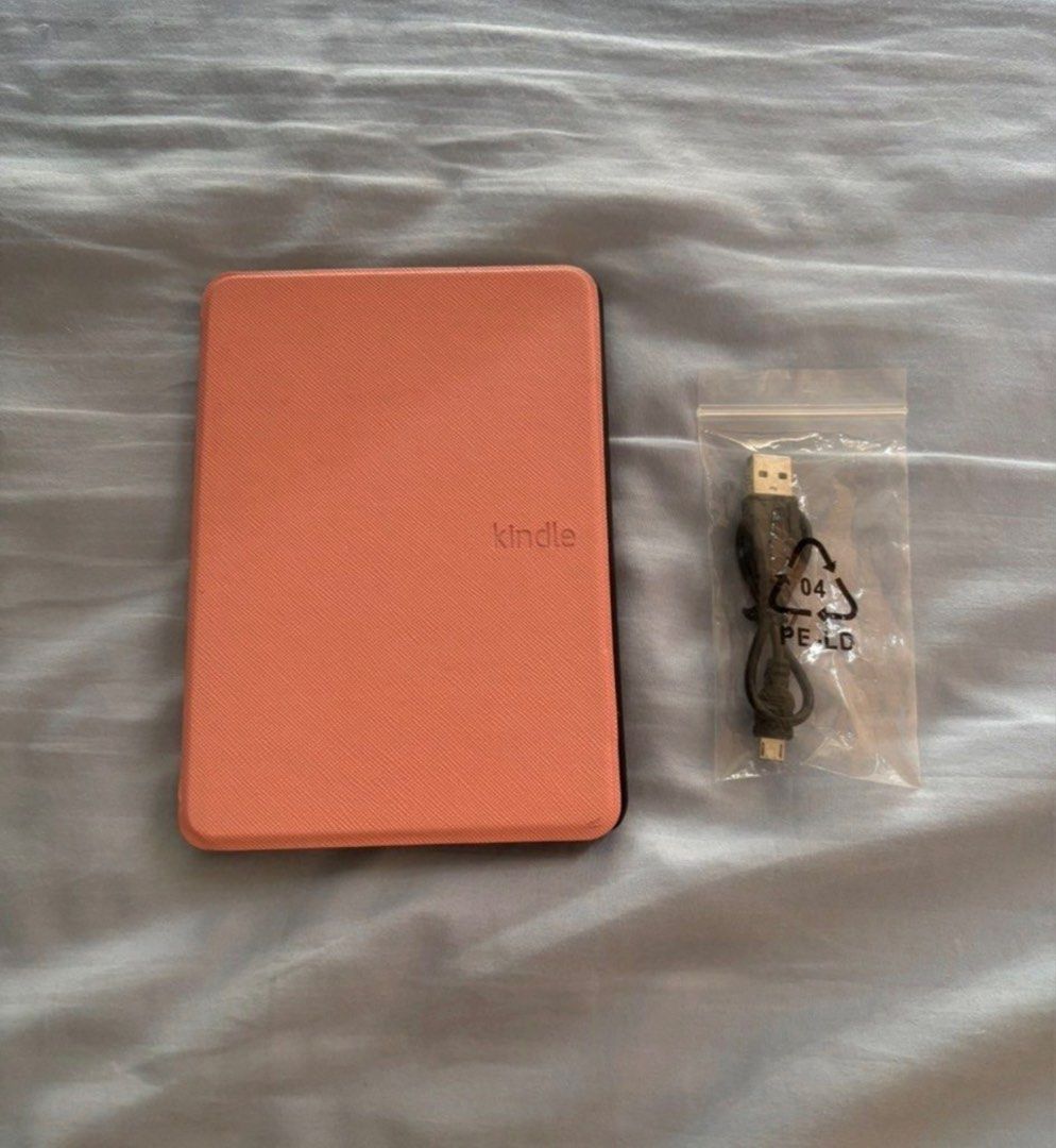 Amazon Kindle Paperwhite 2018 - 10th Gen (Category: E-Readers) located in Makati City. Submitted by shukufukucy (Listing ID 1457471656, Image 1). Description: Amazon Kindle Paperwhite 2018 - 10th Gen (with Pink Case Cover) bought price : Php 11,040.00 selling price : Php 6,000.00 * 8GB internal storage * Waterproof design for worry-free reading * Glare-free display, similar to real paper * Comes with a stylish pink case cover * Includes charging 