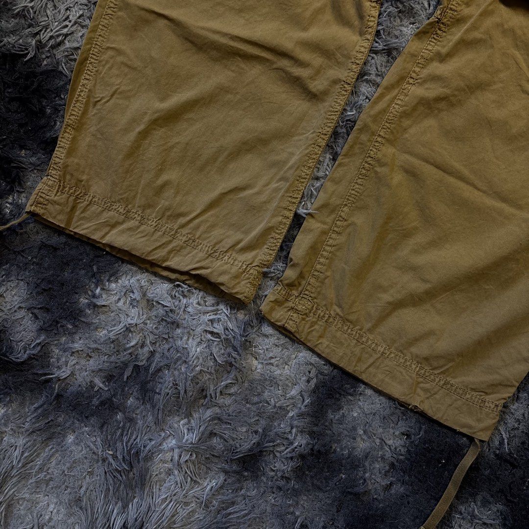 AMERICAN EAGLE CARGO PANTS (Category: Jeans) located in Manila. Submitted by aeronmaurcio (Listing ID 1457470897, Image 3). Description: AMERICAN EAGLE CARGO PANTS W- 34 THIGH- 14 L- 41 LEG OPENING- 10.5.
