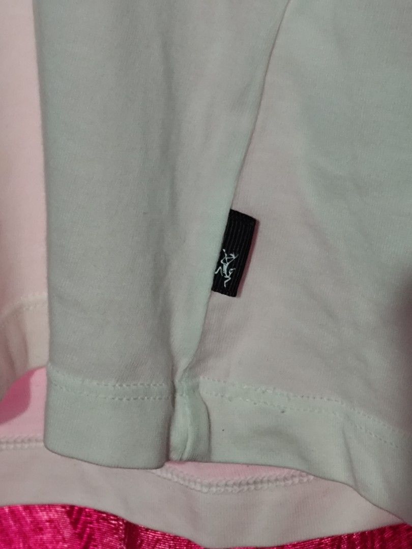 ARC'TERYX ARC'WORD COTTON T-SHIRT - LEGIT WITH SEARCHABLE CODE (Category: Activewear) located in Baguio. Submitted by jordanbasngigeraldo15 (Listing ID 1457370663, Image 2). Description: ARC'TERYX ARC'WORD COTTON T-SHIRT - LEGIT WITH SEARCHABLE CODE EXCELLENT CONDITION NO ISSUE NEED WASH at MALAPIT NA MABURA NECKTAG COLOR RATE 9.8-10/10 WIDTH 19-20 LENGTH 24 ( MEDIUM FOR WOMEN ).