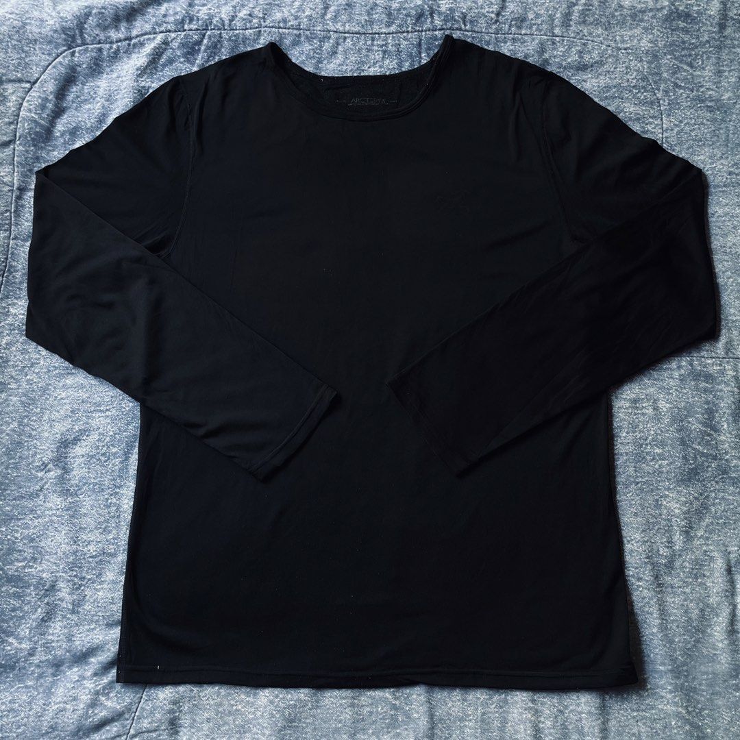 Arc'teryx Black Long Sleeve Shirt (Category: Tshirts & Polo Shirts ) located in Bato. Submitted by pandadada01 (Listing ID 1457507077, Image 1). Description: - Brand: Arc'teryx - Color: Black - Size: XL/TG - Origin: Made in China - Features: Ideal for layering or wearing on its own - Style: Simple and classic design.