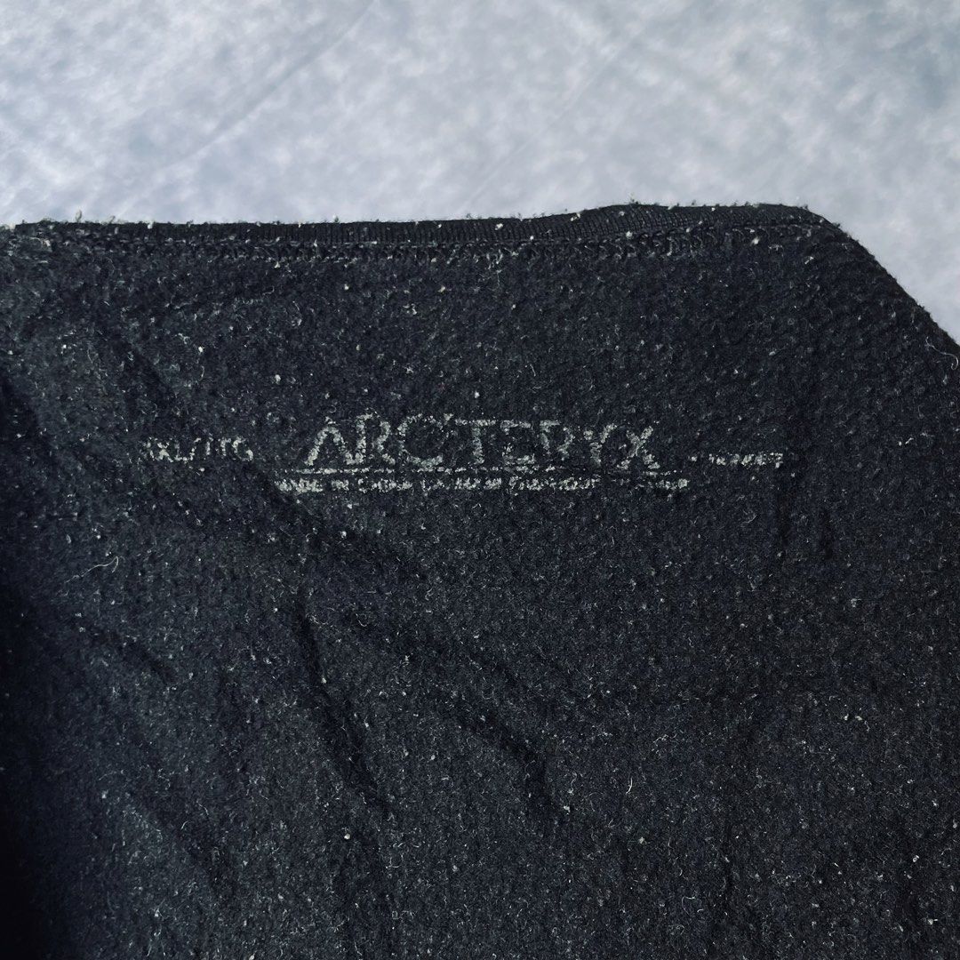 Arc'teryx Black Long Sleeve Shirt (Category: Tshirts & Polo Shirts ) located in Bato. Submitted by pandadada01 (Listing ID 1457507077, Image 2). Description: - Brand: Arc'teryx - Color: Black - Size: XL/TG - Origin: Made in China - Features: Ideal for layering or wearing on its own - Style: Simple and classic design.