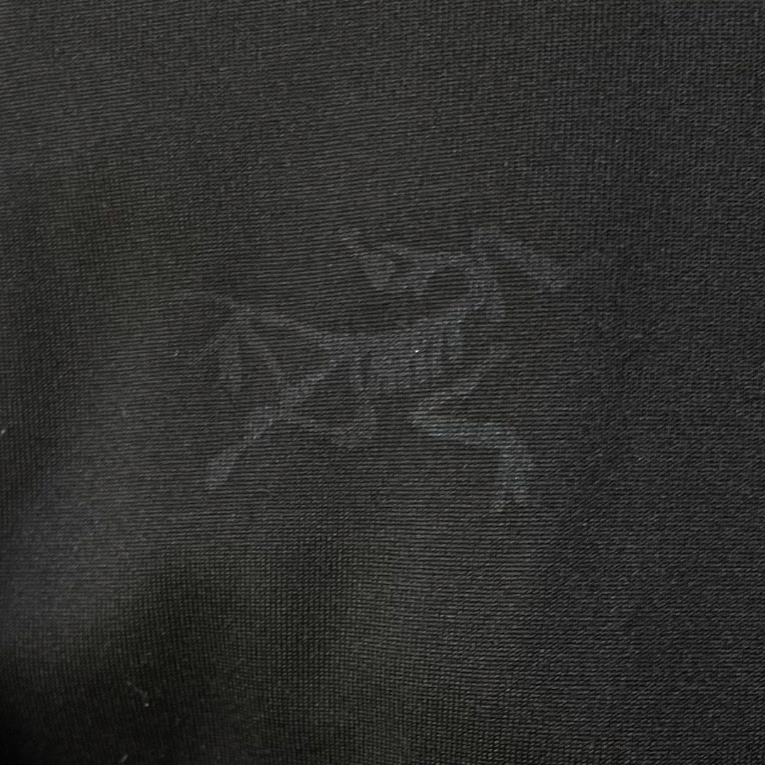 Arc'teryx Black Long Sleeve Shirt (Category: Tshirts & Polo Shirts ) located in Bato. Submitted by pandadada01 (Listing ID 1457507077, Image 3). Description: - Brand: Arc'teryx - Color: Black - Size: XL/TG - Origin: Made in China - Features: Ideal for layering or wearing on its own - Style: Simple and classic design.