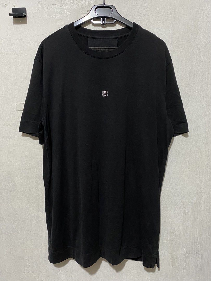 Authentic Givenchy Shirt (Category: Tshirts & Polo Shirts ) located in Caloocan City. Submitted by alexahvaldez (Listing ID 1457483998, Image 1). Description: NEGO 22 / 30.5 LIKE NEW NO ISSUE.