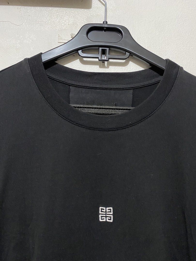 Authentic Givenchy Shirt (Category: Tshirts & Polo Shirts ) located in Caloocan City. Submitted by alexahvaldez (Listing ID 1457483998, Image 2). Description: NEGO 22 / 30.5 LIKE NEW NO ISSUE.