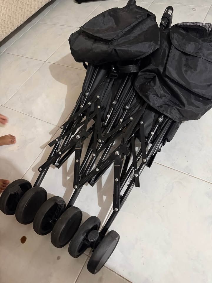Bebeta Twin Stroller – Great for Twins or Siblings (Category: Strollers) located in Caloocan City. Submitted by tristen_ellie (Listing ID 1457405829, Image 3). Description: Bebeta Twin Stroller – Great for Twins or Siblings 👶👶 Selling our Bebeta Twin Stroller, bought from the mall last year for ₱7,999. ✨ Used but still in good condition ✅ Works perfectly fine 👶 Great for twins or magkasunod na babies 🛒 Spacious and convenient for bringing two