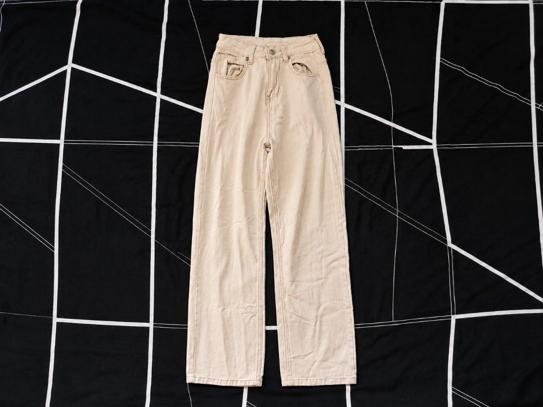 Beige Wide Leg Pants (Category: Other Bottoms) located in Las Pinas. Submitted by jazzrillejaebrille (Listing ID 1457484135, Image 1). Description: SIZE 25-26 - Beige wide leg pants - Classic five-pocket design - Sturdy cotton twill or denim-like fabric - Relaxed and comfortable fit - Versatile for casual outfits, easy to pair with various tops.