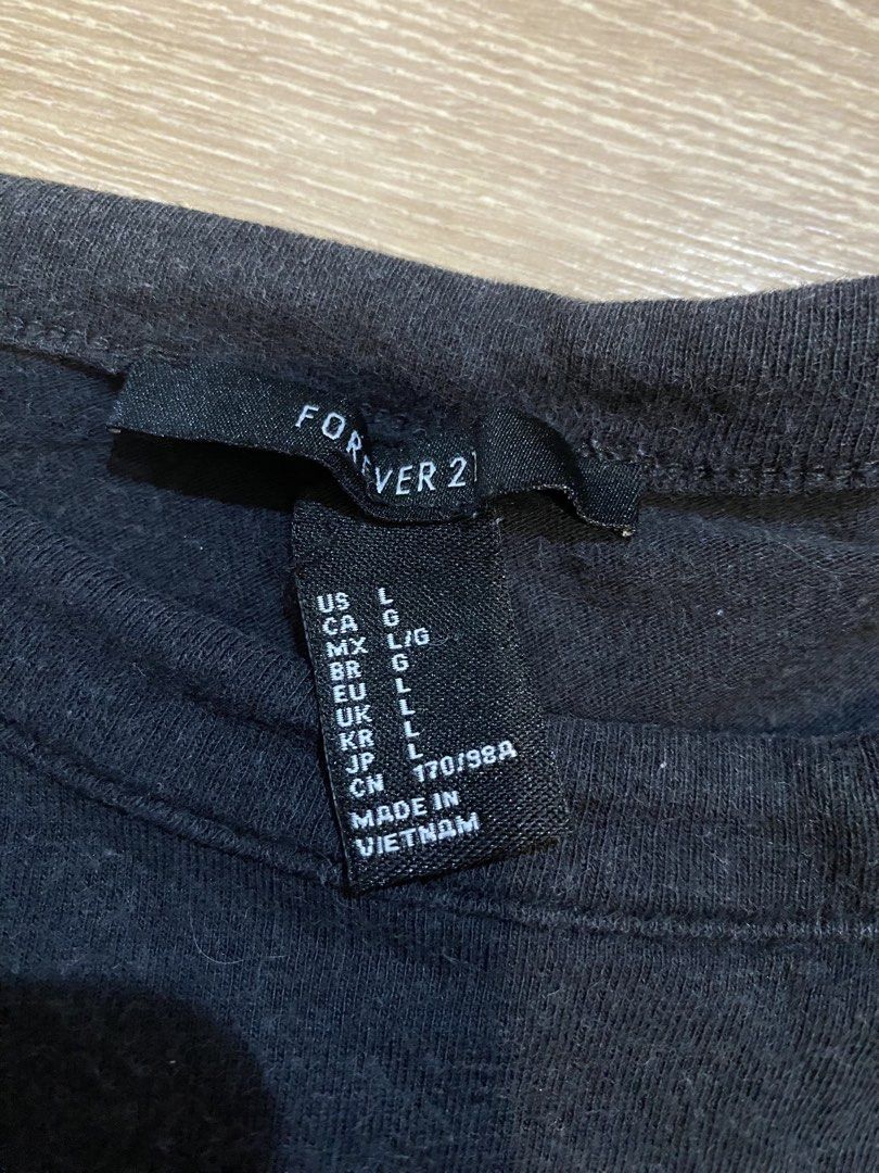 Black Basic Top (Category: Shirts) located in Petaling Jaya. Submitted by jayneongjy (Listing ID 1457381427, Image 2). Description: Brand: Forever 21 Size: L (but runs small) Condition: Lightly used Code: #231.